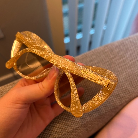 AVAILABLE - Picture 5 of 6